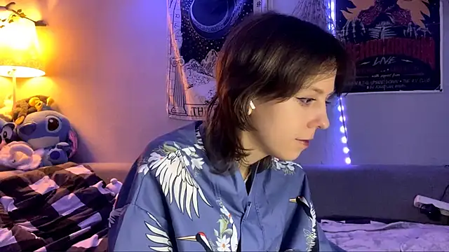 UrSweetieLuna online show from November 13, 2025, 9:47 pm