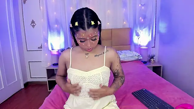 AuroraMontclair online show from November 20, 2025, 12:05 pm