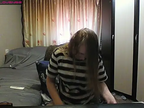 Snapshot of JenniDeep chatting on April 18, 2026, 9:35 am JenniDeep online show from April 18, 2026, 9:35 am
