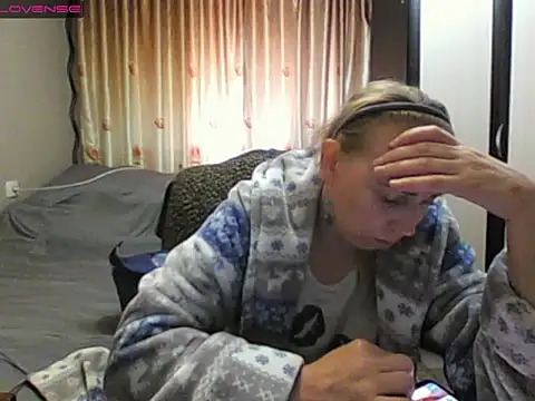 Snapshot of JenniDeep chatting on May 8, 2026, 8:19 am JenniDeep online show from May 8, 2026, 8:19 am