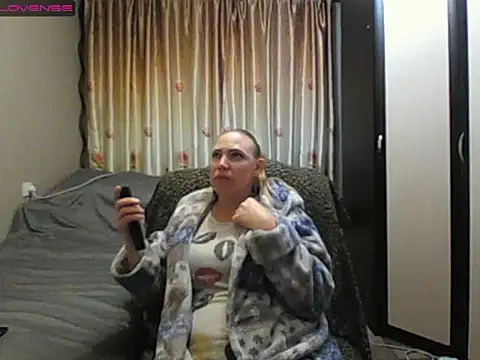 Snapshot of JenniDeep chatting on May 14, 2026, 6:37 pm JenniDeep online show from May 14, 2026, 6:37 pm