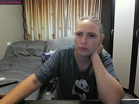 Snapshot of JenniDeep chatting on June 7, 2026, 3:27 pm JenniDeep online show from June 7, 2026, 3:27 pm