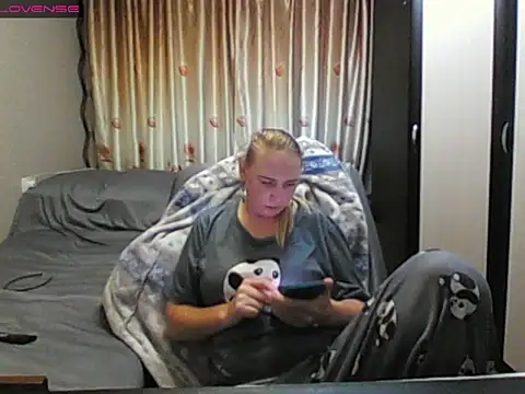 Snapshot of JenniDeep chatting on June 11, 2026, 4:27 pm JenniDeep online show from June 11, 2026, 4:27 pm
