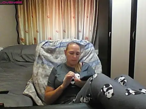 Snapshot of JenniDeep chatting on June 18, 2026, 11:14 am JenniDeep online show from June 18, 2026, 11:14 am