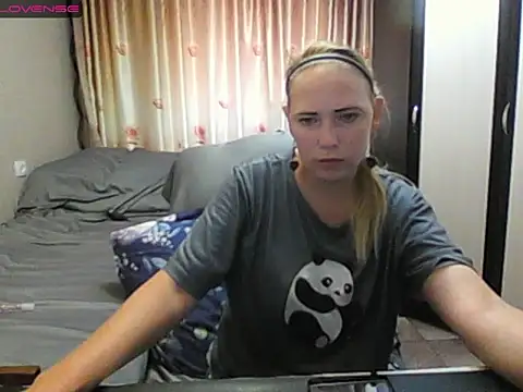 Snapshot of JenniDeep chatting on July 5, 2026, 7:37 am JenniDeep online show from July 5, 2026, 7:37 am