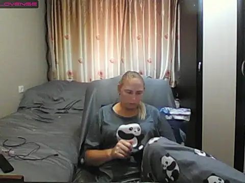 Snapshot of JenniDeep chatting on July 6, 2026, 9:17 am JenniDeep online show from July 6, 2026, 9:17 am