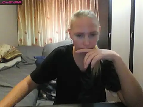 Snapshot of JenniDeep chatting on August 8, 2026, 11:12 am JenniDeep online show from August 8, 2026, 11:12 am
