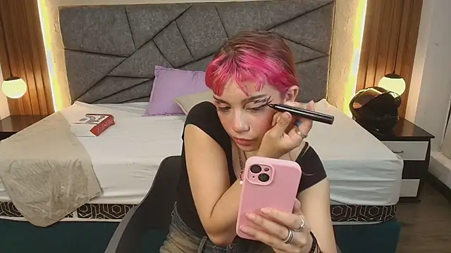 Laracooper  online show from March 5, 2026, 7:43 pm