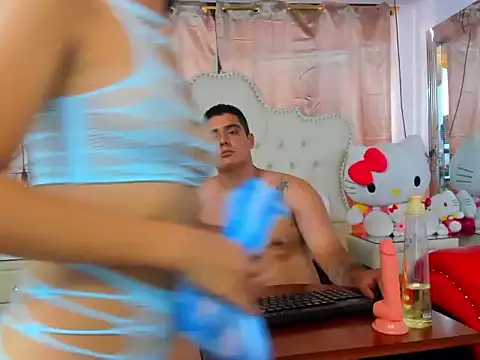 Snapshot of EmmaANDthomaz chatting on December 18, 2025, 6:47 pm EmmaANDthomaz online show from December 18, 2025, 6:47 pm