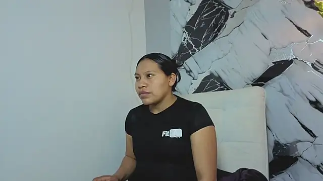 Hanna Goldenst online show from November 19, 2025, 7:36 pm