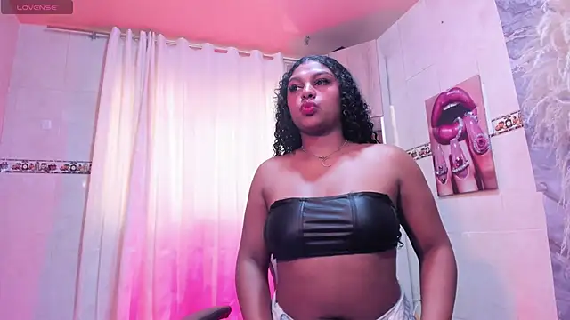 roxy wildd online show from November 18, 2025, 2:32 pm