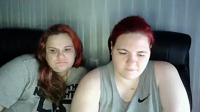 HollyXXEva online show from January 13, 2026, 9:42 pm