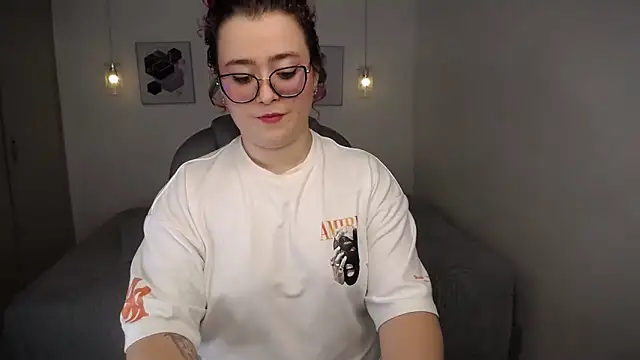 selene rouse  online show from April 7, 2026, 11:37 pm