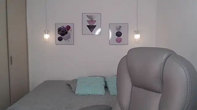 selene rouse  online show from May 20, 2026, 11:55 pm