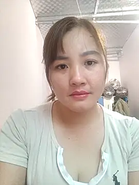 Little-Red123 online show from November 17, 2025, 12:49 am