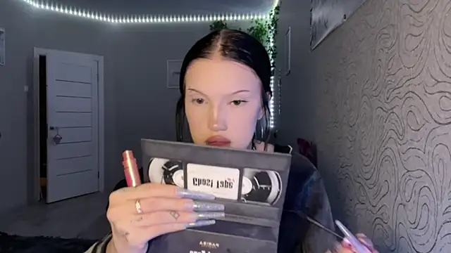 JuliaElse online show from December 20, 2025, 4:36 pm