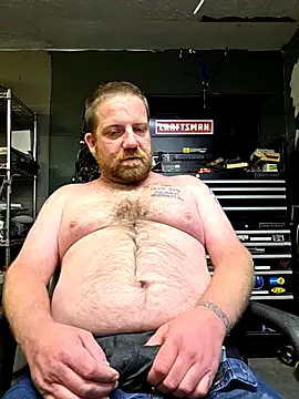 Snapshot of Txweld69 chatting on November 26, 2025, 12:44 am Txweld69 online show from November 26, 2025, 12:44 am