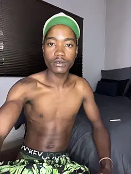 Snapshot of Boytoy_BigD chatting on February 13, 2026, 10:06 pm Boytoy BigD online show from February 13, 2026, 10:06 pm