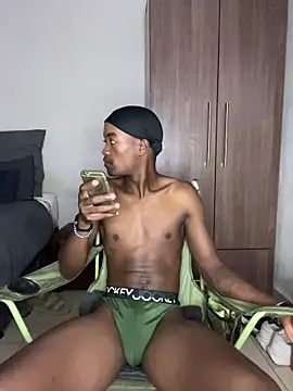 Snapshot of Boytoy_BigD chatting on February 14, 2026, 10:28 pm Boytoy BigD online show from February 14, 2026, 10:28 pm