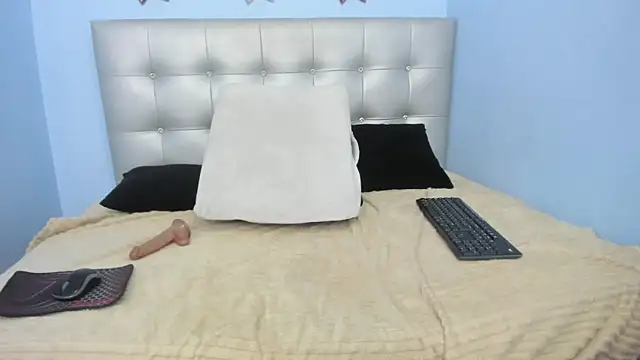 Alice sexy26 online show from May 18, 2026, 4:07 am
