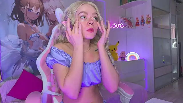 CheekySashaCharm online show from April 4, 2026, 5:49 am