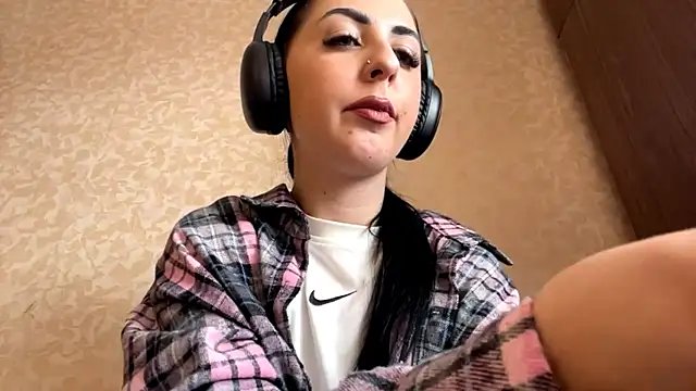 CindyFlowers online show from November 15, 2025, 9:17 am