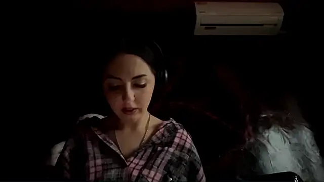 CindyFlowers online show from November 20, 2025, 9:20 am