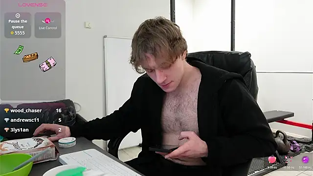 Snapshot of Charles_Dreams chatting on December 3, 2025, 8:07 pm Charles Dreams online show from December 3, 2025, 8:07 pm