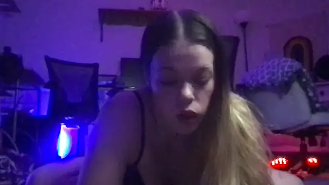 Snapshot of Luna_Ray_21 chatting on December 3, 2025, 4:09 am Luna Ray 21 online show from December 3, 2025, 4:09 am