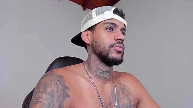 LuigiVitale 1 online show from November 30, 2025, 7:23 am