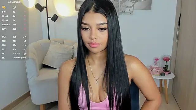 haileyflorez  online show from April 18, 2026, 7:07 pm