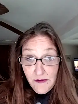 Snapshot of EvieYvonne69 chatting on December 2, 2025, 9:21 pm EvieYvonne69 online show from December 2, 2025, 9:21 pm