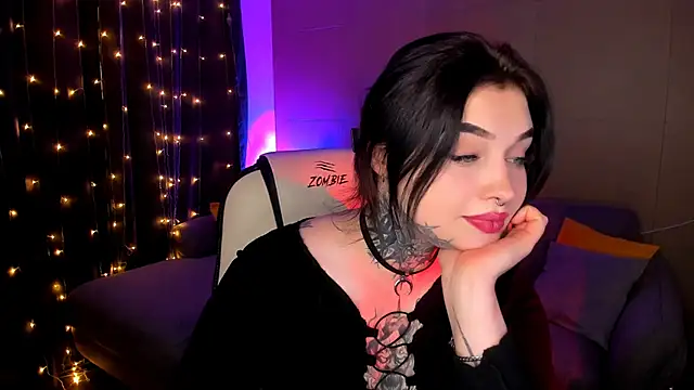 EmilyWoods  online show from November 20, 2025, 8:14 am