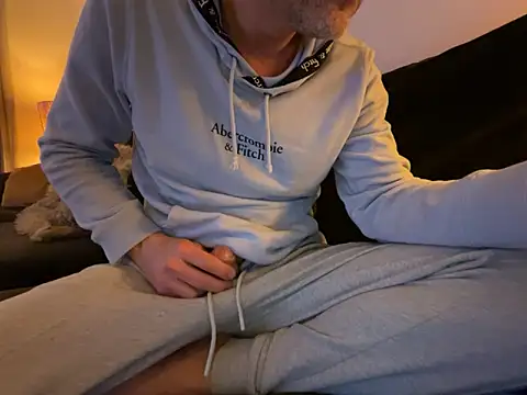 Brandonn1989amateur online show from February 2, 2026, 9:35 pm