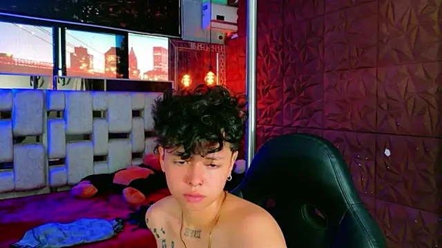 Snapshot of lunabustygirl chatting on February 20, 2026, 12:49 pm lunabustygirl online show from February 20, 2026, 12:49 pm