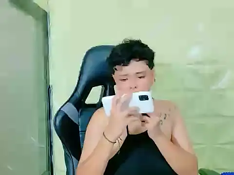 Snapshot of lunabustygirl chatting on February 28, 2026, 4:08 pm lunabustygirl online show from February 28, 2026, 4:08 pm