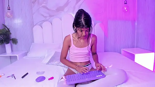 Snapshot of arietta_skinny chatting on June 26, 2026, 3:05 pm arietta skinny online show from June 26, 2026, 3:05 pm