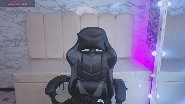 Maleja v  online show from November 20, 2025, 1:22 pm