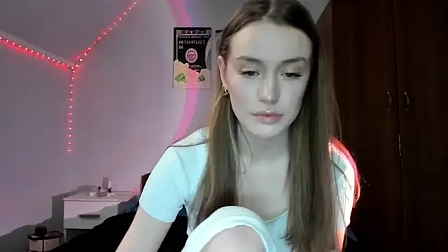 tinyglow online show from March 9, 2026, 9:30 pm