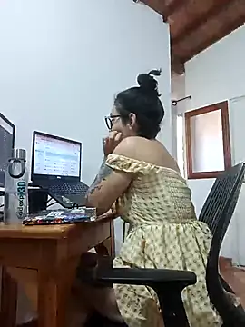 Melinerd online show from November 18, 2025, 4:22 pm