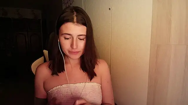 Snapshot of KristinaScott chatting on March 17, 2026, 6:33 pm KristinaScott online show from March 17, 2026, 6:33 pm