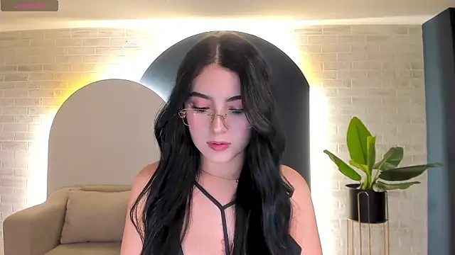 HaileyRoss  online show from May 16, 2026, 2:19 am