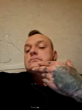 PiotrStasiorowski40 online show from November 15, 2025, 9:32 pm