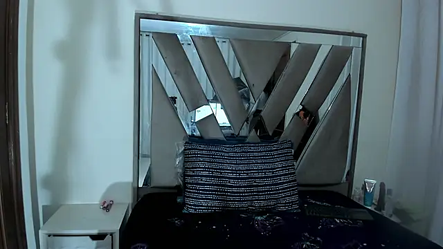 anisha zambrano online show from January 16, 2026, 1:15 pm