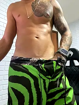 fehpaugroso online show from November 15, 2025, 12:30 am