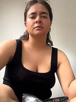 HANNAHBAKER00 online show from November 15, 2025, 8:16 pm