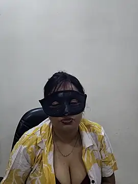 Cute-richa1 online show from February 19, 2026, 5:31 pm