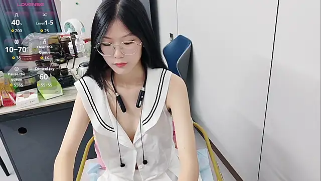 Snapshot of xlin-baby chatting on May 7, 2026, 4:01 pm xlin-baby online show from May 7, 2026, 4:01 pm