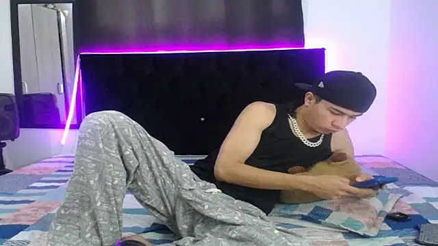 Anyelo hot1111 online show from November 19, 2025, 12:49 pm