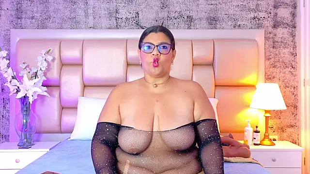 Snapshot of SelennaCooper chatting on February 5, 2026, 11:48 am SelennaCooper online show from February 5, 2026, 11:48 am